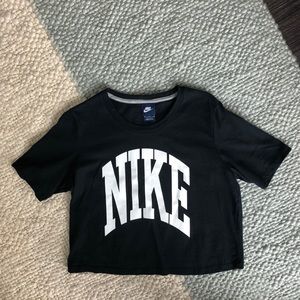 🆕 EUC- Nike Crop Top- Worn Once! 🏃‍♀️